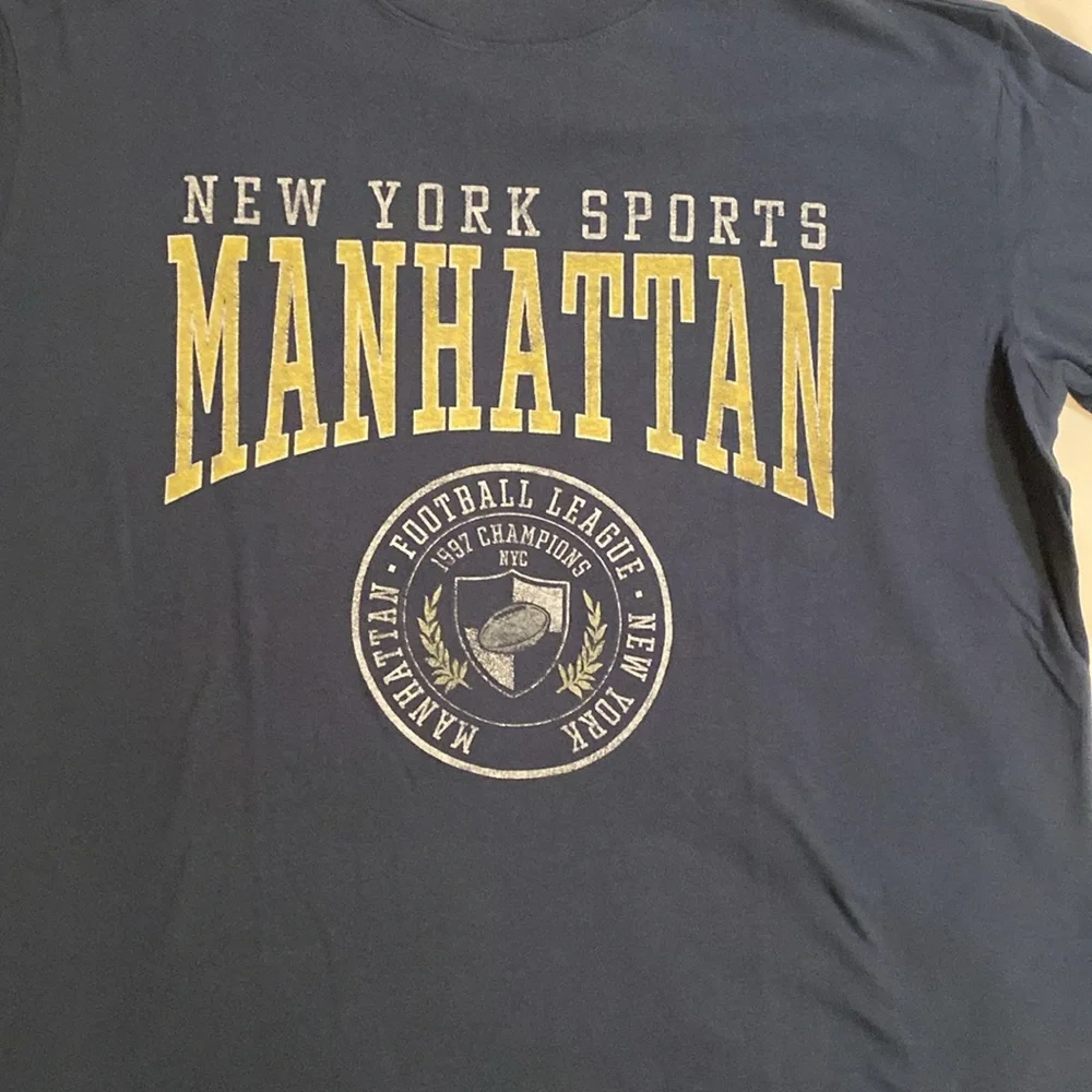 BNWT Abercombie & Fitch New York Sports crewneck t-shirt in navy blue. - Picture 2 of 8